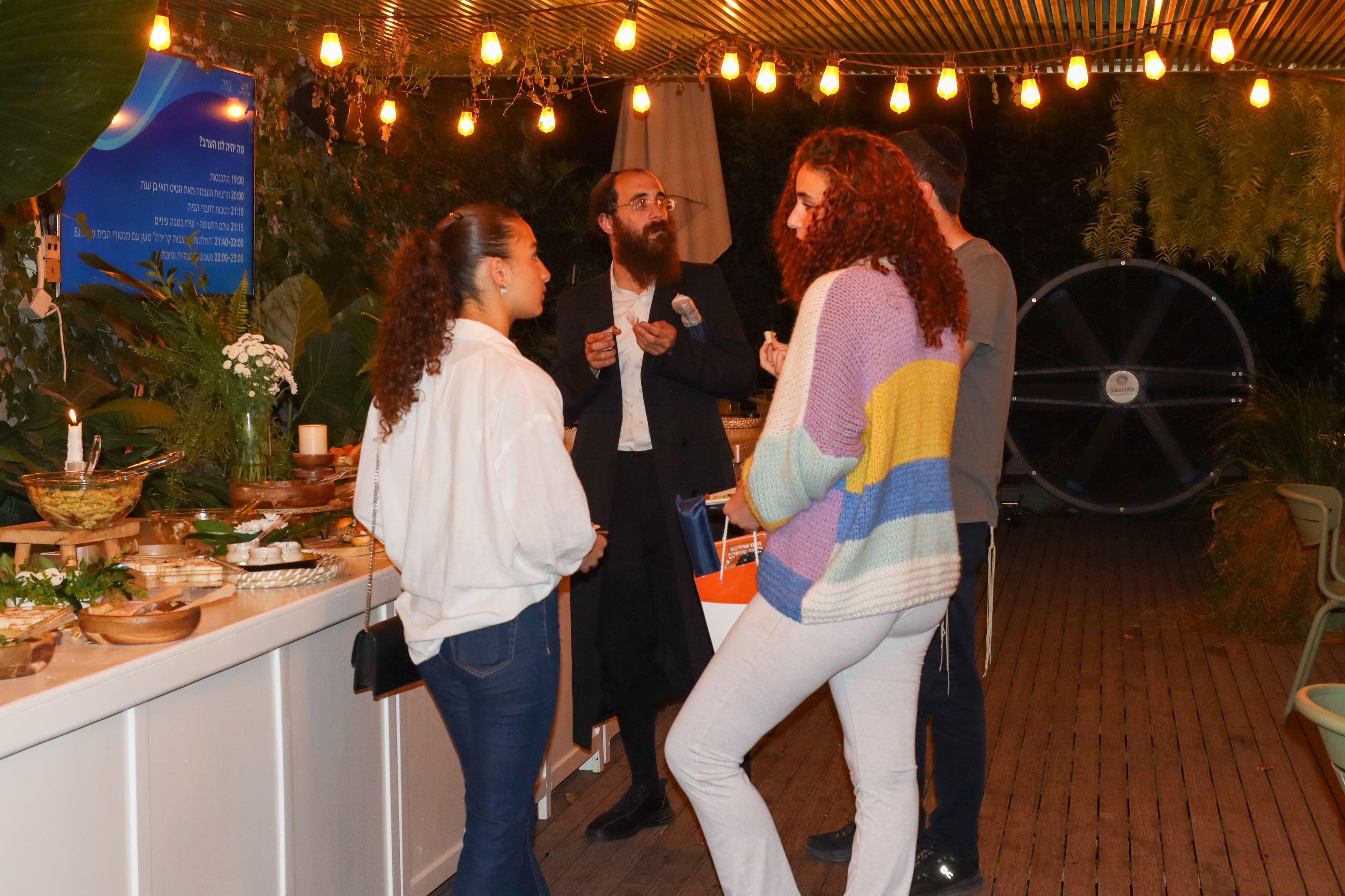 שיחות ורשת קשרים בערב החברתי